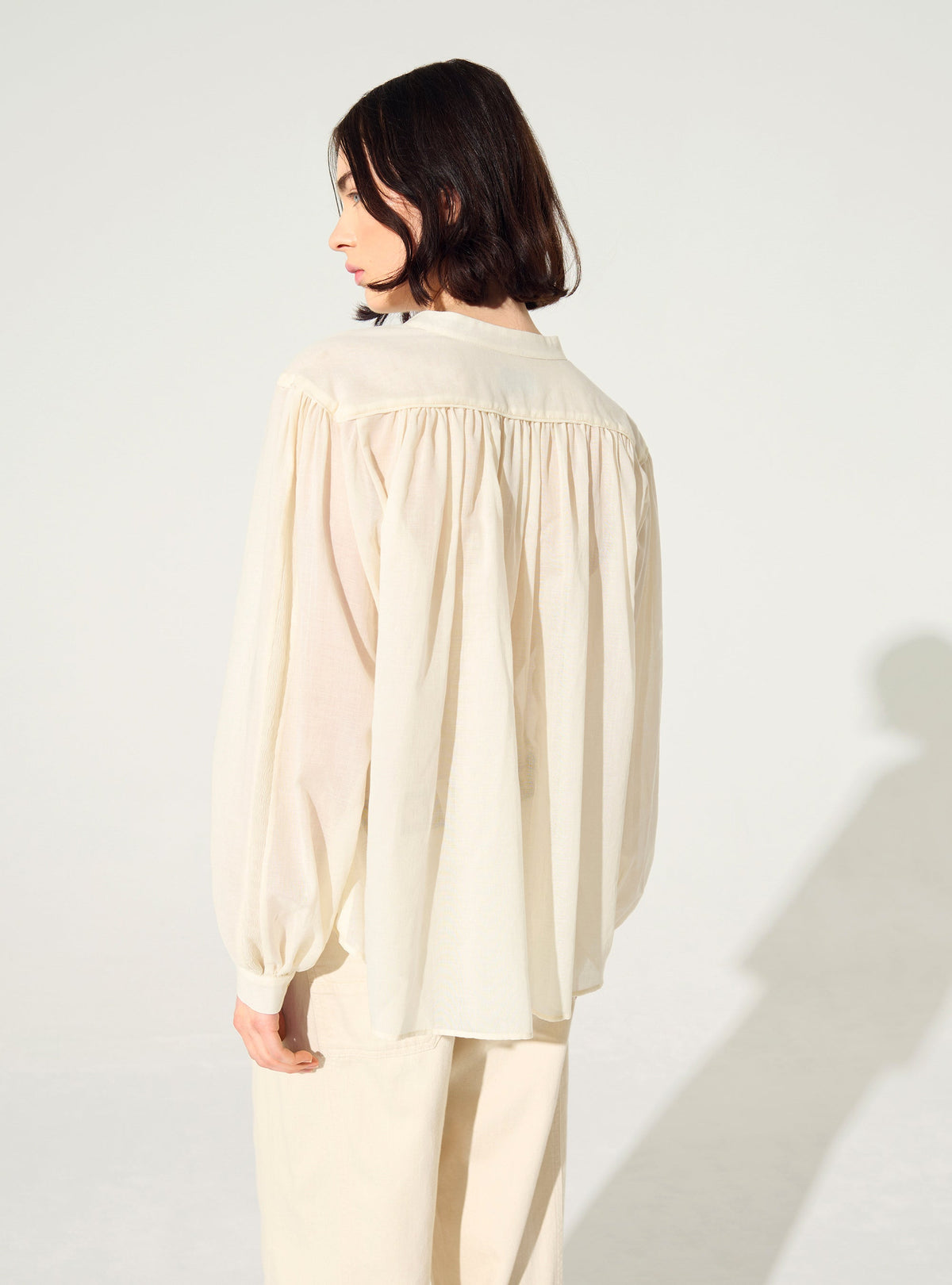 Oversized pleated shirt and Calais-Caudry® lace