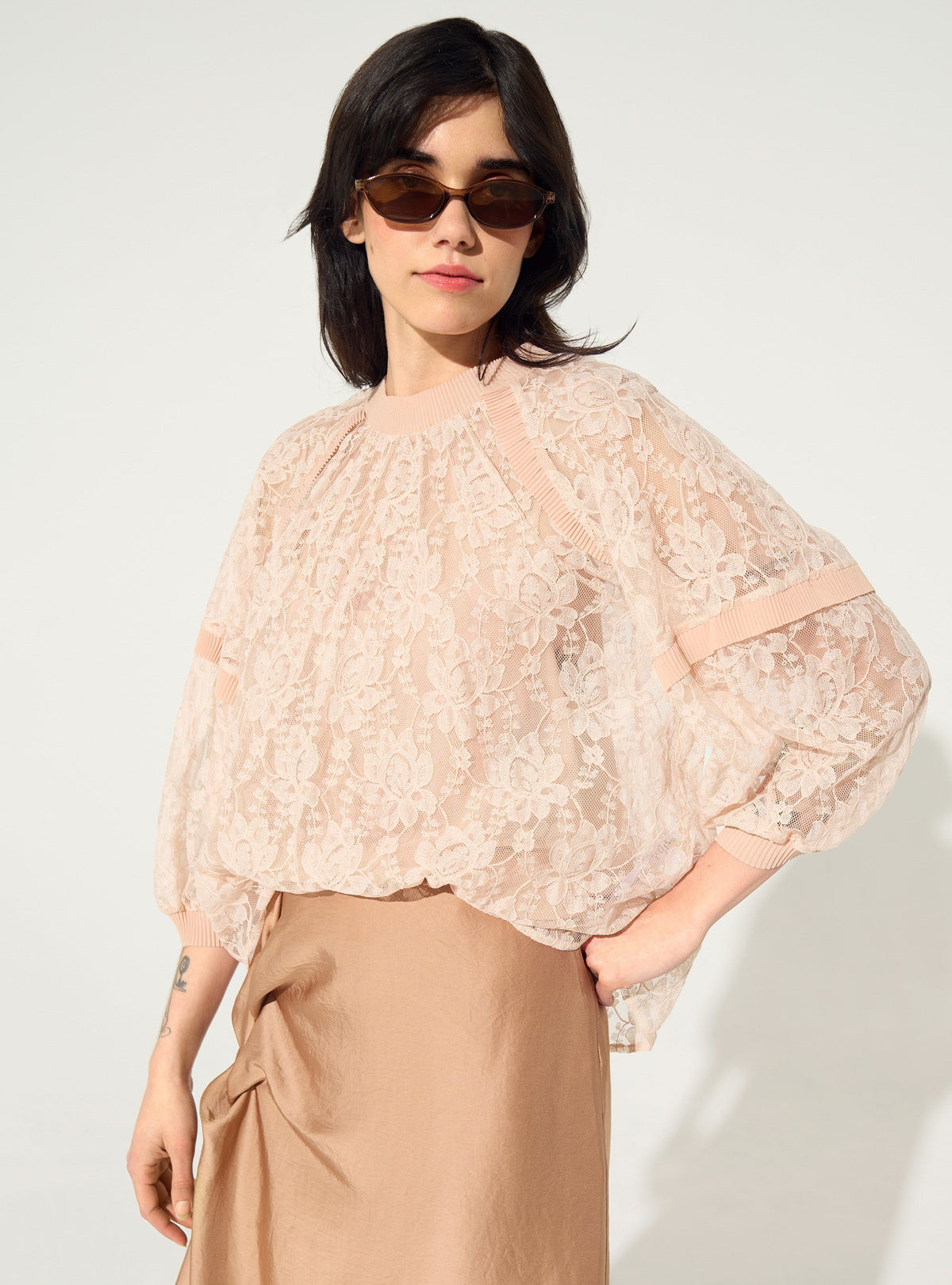 Pink pleated loose lace blouse