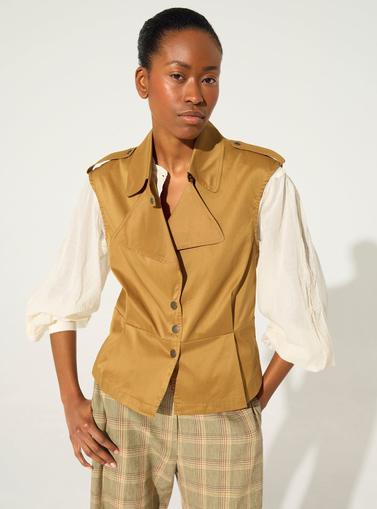ブラウン cotton pleated fitted shirt