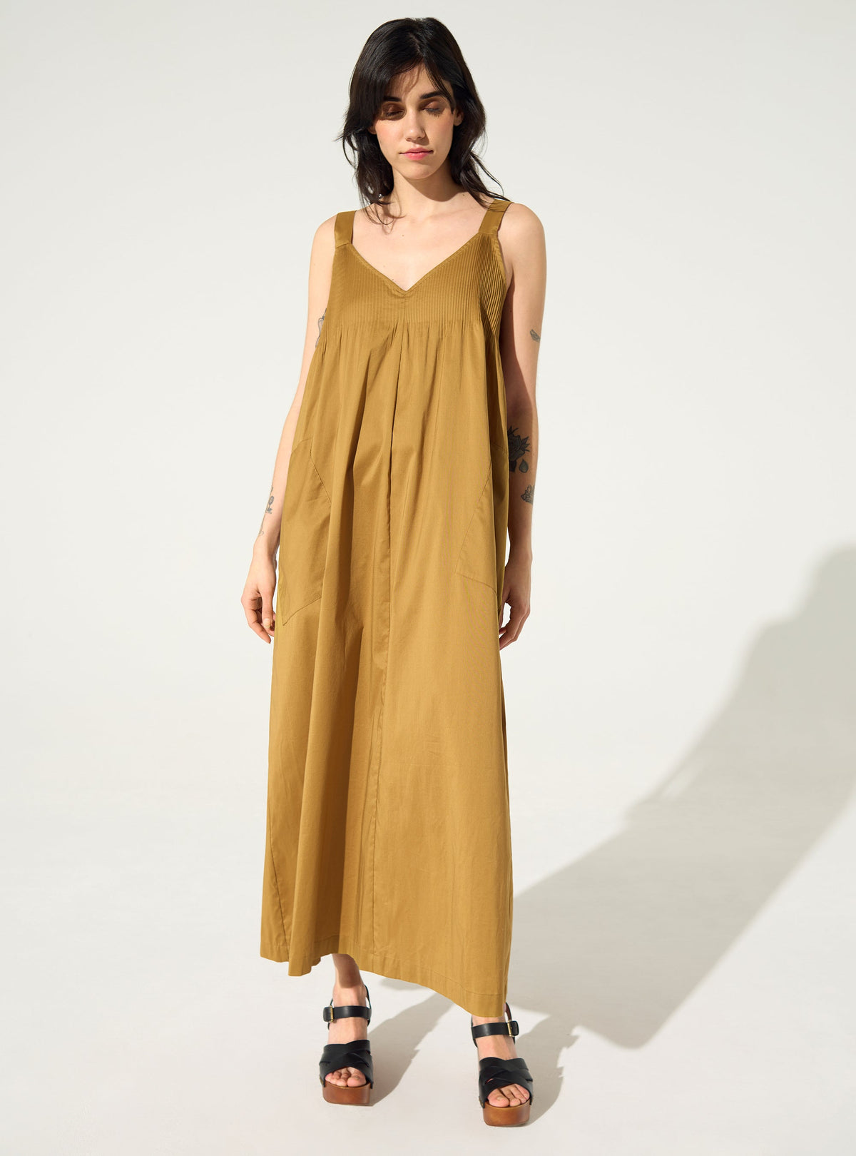 Long pleated dress in brown cotton