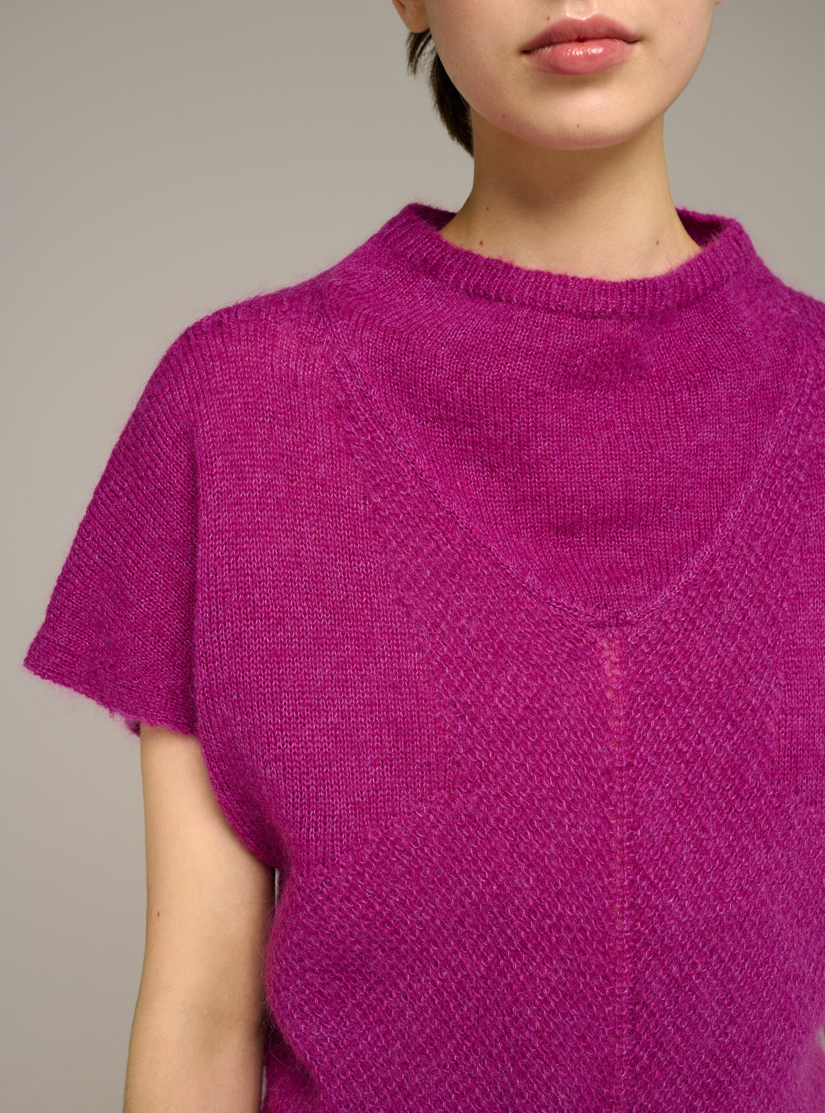 Fitted short-sleeve crewneck sweater