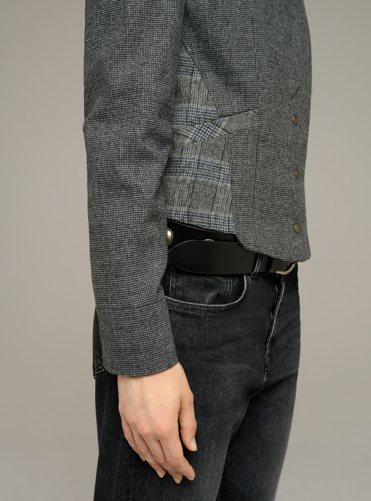 Fitted long-sleeve officer-collar jacket