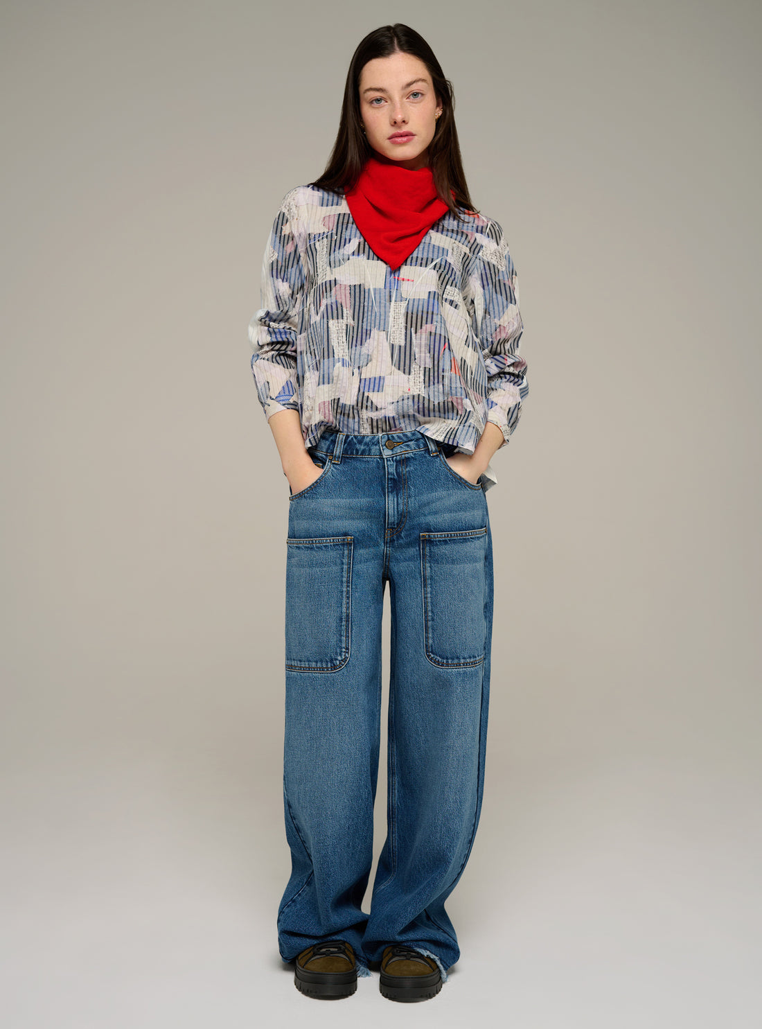 Printed fitted long-sleeve crewneck blouse