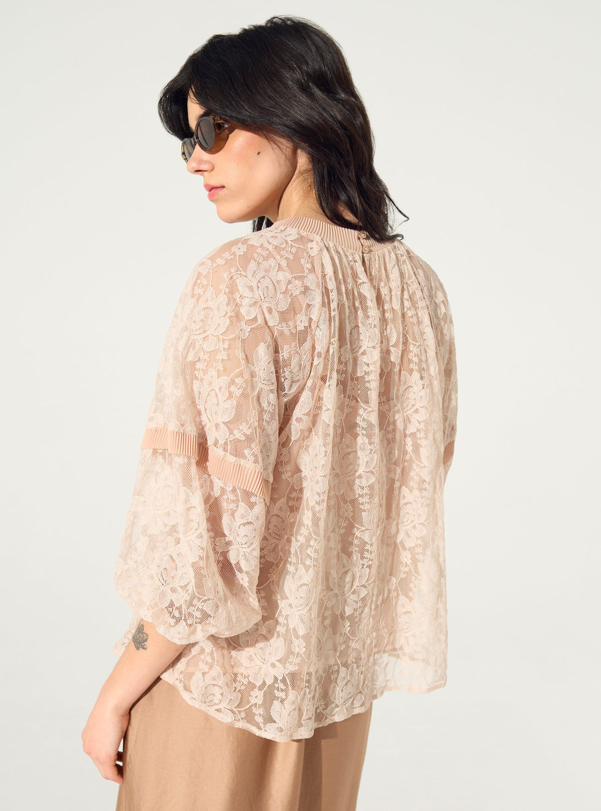 Pink pleated loose lace blouse