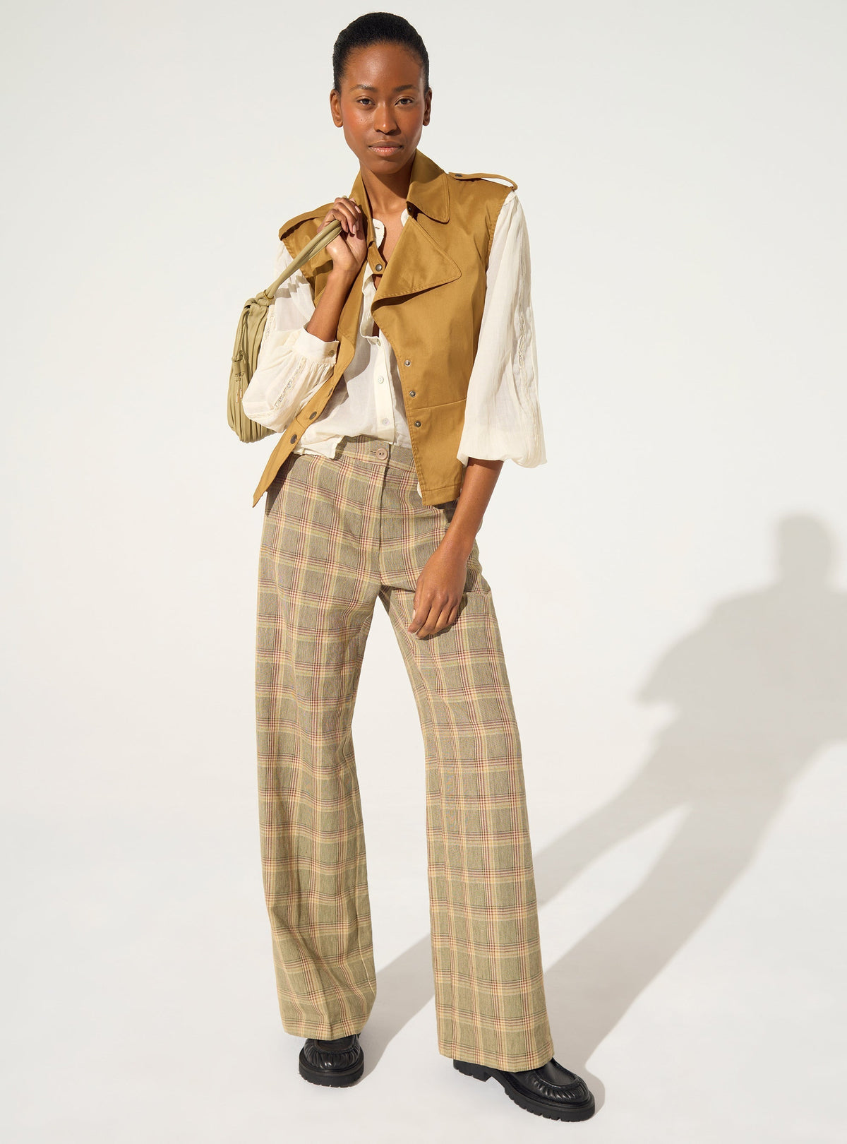 ブラウン cotton pleated fitted shirt