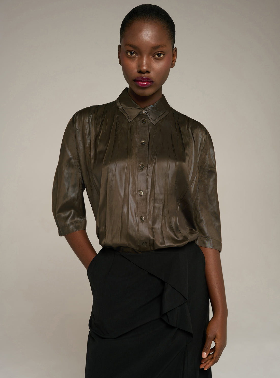 Oversized short pleated shirt