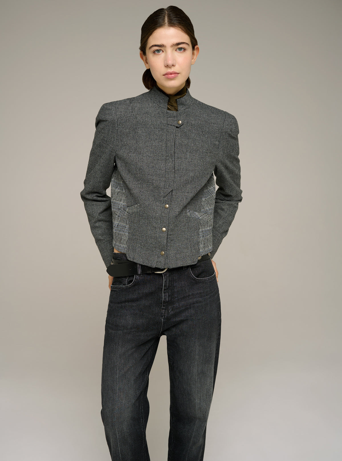 Fitted long-sleeve officer-collar jacket